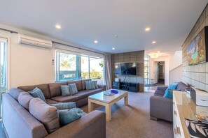 Tv, stereoanlæg, kontorer