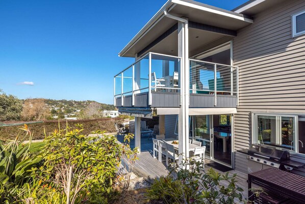 Terrace/patio - Bella Seven - Walk to Oneroa Village (Waiheke Island)