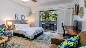 Skrivebord, strykejern/-brett, wi-fi (inkludert) og sengetøy