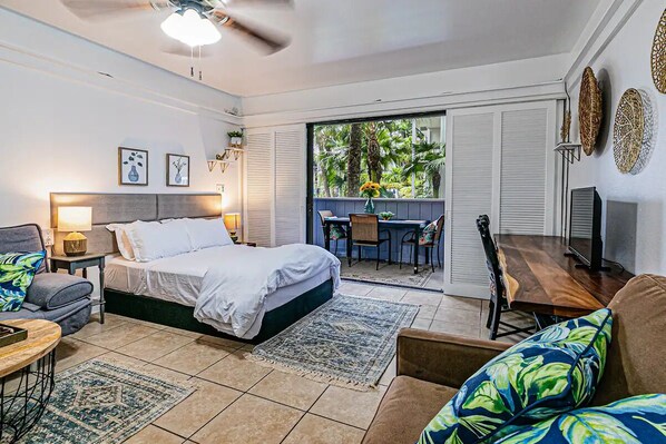 Desk, iron/ironing board, free WiFi, bed sheets - Waiakea Villas Gem. Shared Pool & Private Balcony!
 (Hilo)