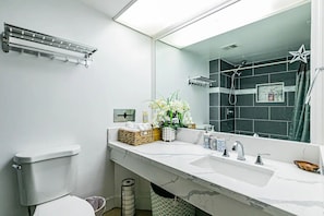 Hair dryer, towels, soap, shampoo - Waiakea Villas Gem. Shared Pool & Private Balcony!
 (Hilo)
