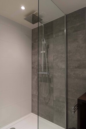 Hair dryer, shampoo - 1001 Nights Boutique Lofts 5 (Haarlem)