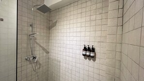 Dusche, Handtücher, Seife, Shampoo
