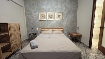 2 habitaciones, tabla de planchar con plancha, wifi y ropa de cama