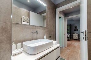 Shower, hair dryer - Home Three Colors - MyHomeinComo (Como)