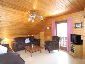 TV, fireplace - Authentic chalet with sauna and a large garden (Gnesau)