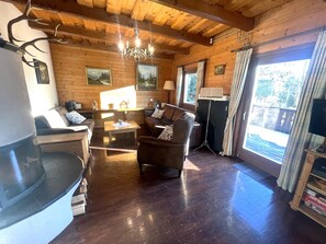 TV, fireplace - Authentic chalet with sauna and a large garden (Gnesau)