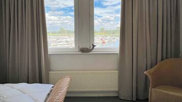 2 slaapkamers, een strijkplank/strijkijzer, internet