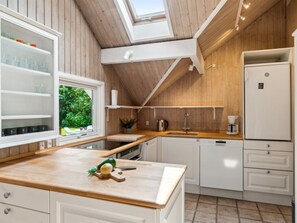 Geladeira, micro-ondas, fogão, lava-louças