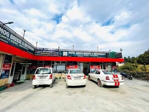 Front of property -  Hotel Binog Breeze (Dhanaulti)