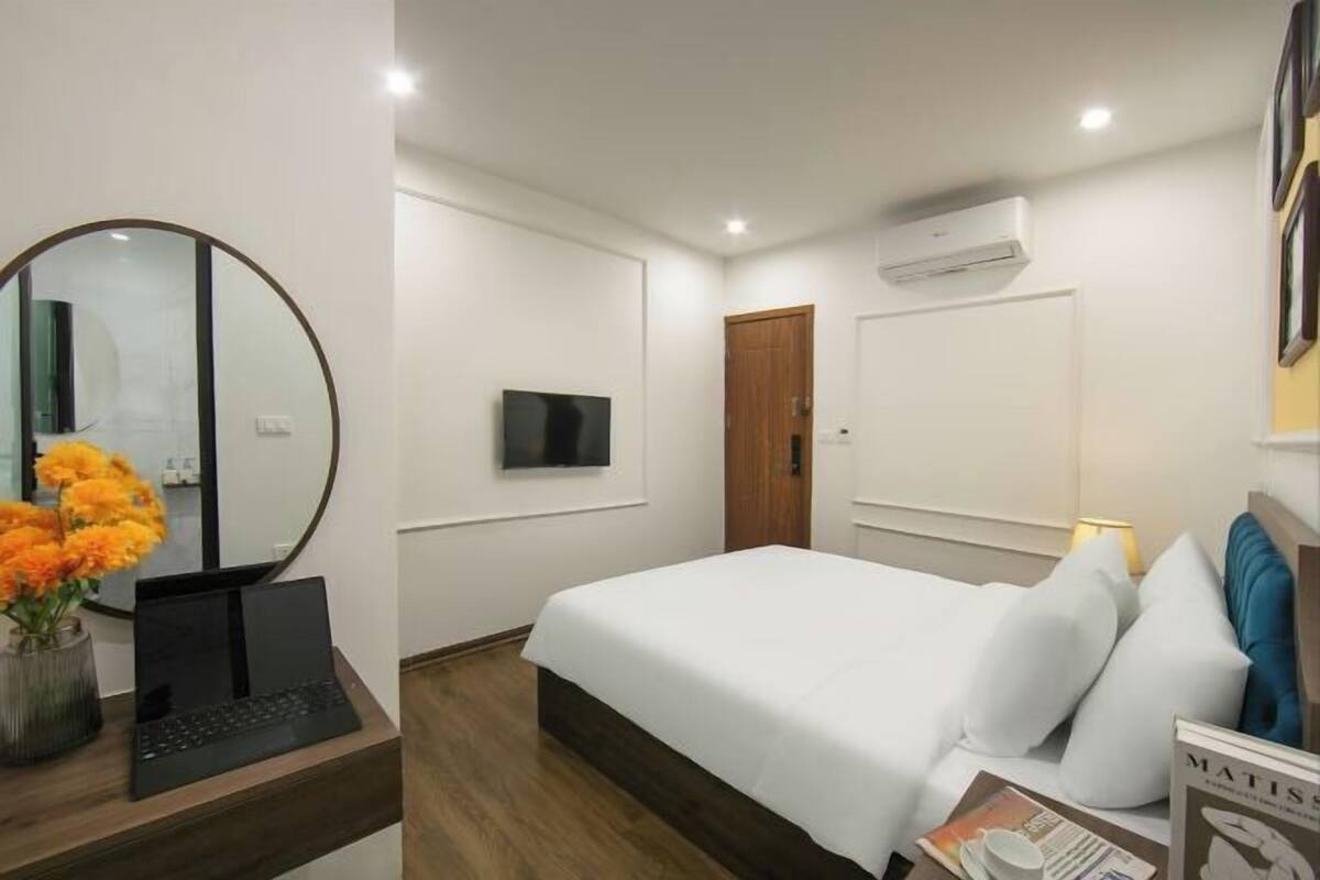 Premium bedding, pillow-top beds, in-room safe, desk
