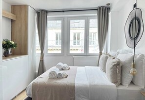 1 Schlafzimmer, Schreibtisch, Bügeleisen/Bügelbrett, Reisekinderbett