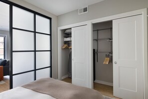 1 bedroom, iron/ironing board, WiFi, bed sheets - Hip Glover Park 1BR w/ Rooftop & A/C, nr Bars & Groceries, by Blueground (Washington, D.C.)