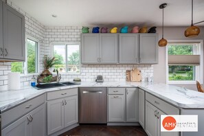 Fridge, microwave, oven, stovetop - 1 Happy Acre Summary: (Holland)