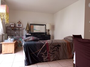 4 bedrooms, iron/ironing board, WiFi, bed sheets - House with garden, parking for Rent.15 Km from Paris. in Crosne (Crosne)