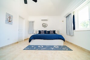3 habitaciones, tabla de planchar con plancha, internet y ropa de cama