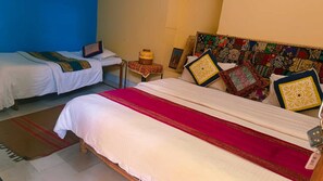 Desk, laptop workspace, iron/ironing board, free WiFi