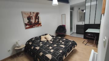 4 habitaciones, acceso a internet y ropa de cama