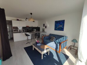 Fernseher, Tischfußball