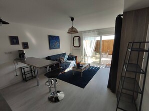 TV, table football - Studio Bali 1 By Residence Florale (Thionville)