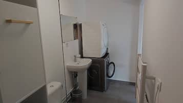 Shower, towels