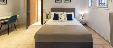 1 chambre, bureau, fer et planche à repasser, Wi-Fi