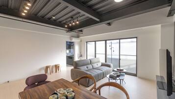 Comfort Apartment, City View | In-room dining