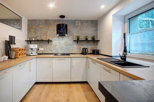 Refrigerador, microondas, horno, placa de cocina
