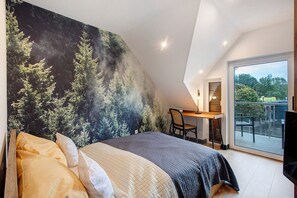 3 bedrooms, desk, iron/ironing board, free WiFi