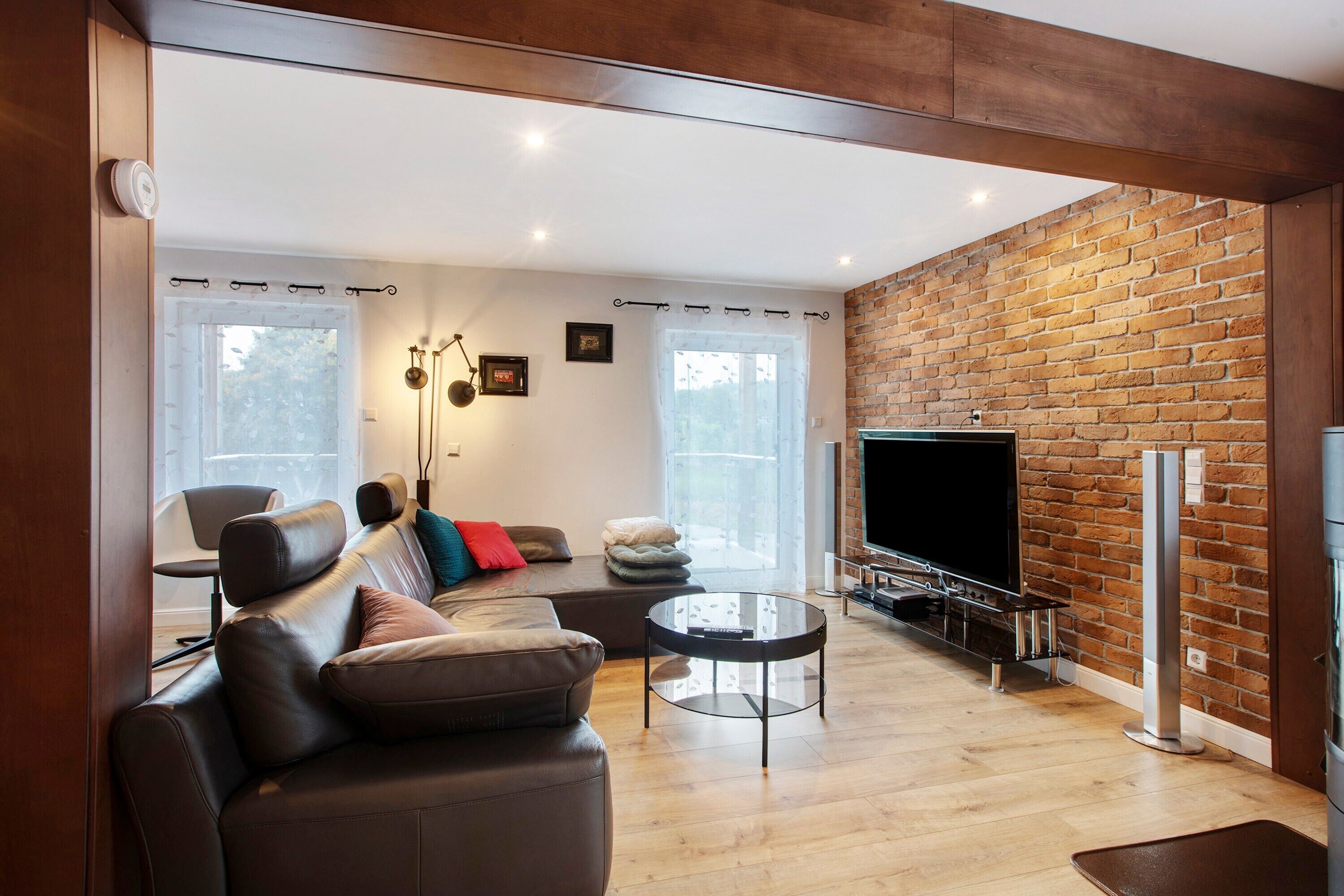 Televisión y chimenea 