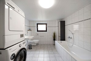 Ducha, secador de pelo, toallas