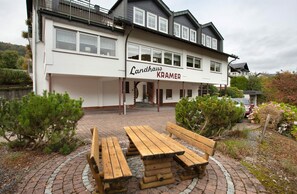 Outdoor dining - Apartment 'Typ 1' with Shared Garden, Balcony and Wi-Fi (Willingen (Upland))