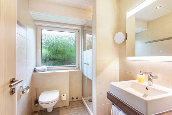 Shower, hair dryer, towels