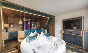 Suite Deluxe | Minibar, desk, laptop workspace, soundproofing - Terentnerhof active & lifestyle hotel (Terento)