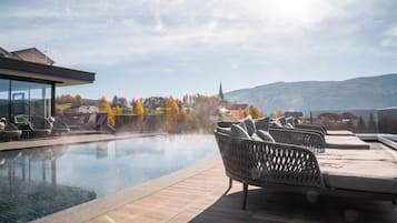 Indoor pool, 2 outdoor pools