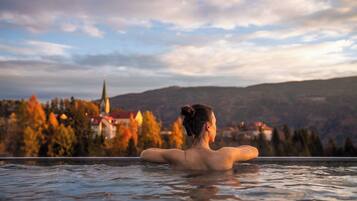 Indendørs pool, 2 udendørs pools