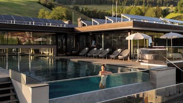 Indoor pool, 2 outdoor pools