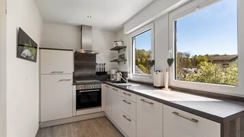 Réfrigérateur, four, plaque de cuisson, lave-vaisselle