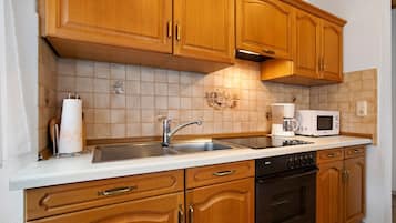 KylskÄp, mikrovÄgsugn, ugn och spishÀll