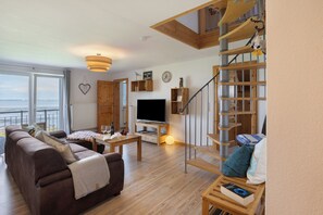 TV, DVD player, stereo - Apartment 'Watt'nblick' with Sea View, Shared Garden and Wi-Fi (Langeneß)