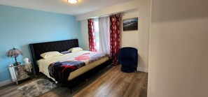 3 habitaciones, tabla de planchar con plancha, wifi y ropa de cama 