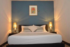 2 bedrooms, in-room safe, blackout curtains, free WiFi