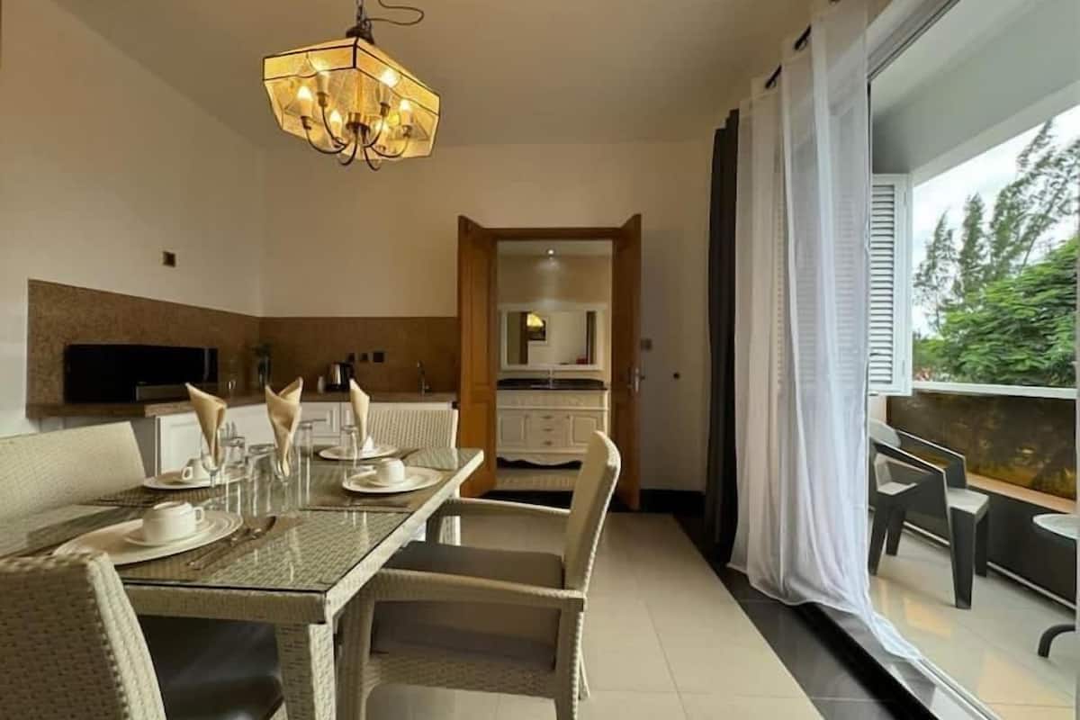 Appartamento Executive | Cucina privata | Frigorifero con congelatore, microonde