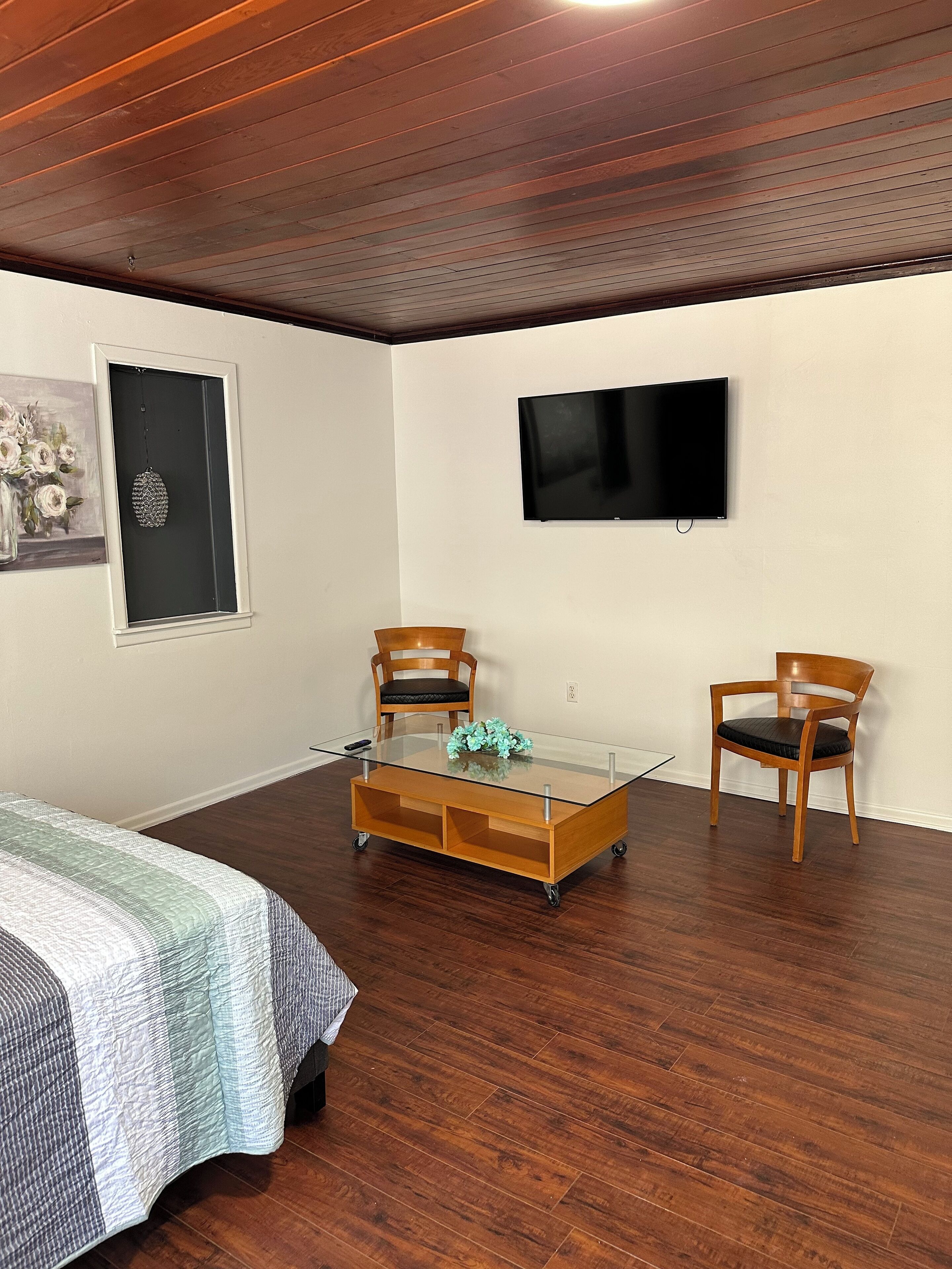 Cozy Studio with WiFi and AC in the upscale Neighborhood 