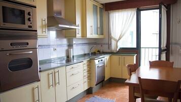 Cookware/dishes/utensils