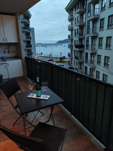 Cozy Family Haven: 100m to Beach, Patio for Kids, Fully Equipped, Great Views