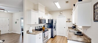 House with fenced-in yard, wifi, + near Augusta National