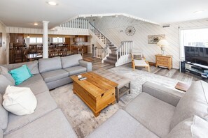 Smart TV, foosball, table tennis - Crab Shack- 7 Bdrm, Semi OF, Pool Cabana, Game Room, Dog Friendly (Virginia Beach)