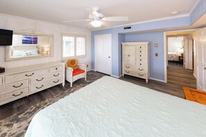 7 bedrooms, iron/ironing board, free WiFi, bed sheets - Crab Shack- 7 Bdrm, Semi OF, Pool Cabana, Game Room, Dog Friendly (Virginia Beach)