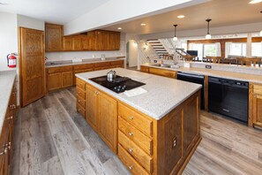 Fridge, microwave, oven, stovetop - Crab Shack- 7 Bdrm, Semi OF, Pool Cabana, Game Room, Dog Friendly (Virginia Beach)